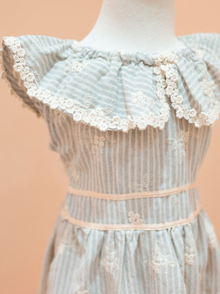 Vintage Petal Collar Dress