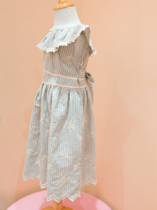 Vintage Petal Collar Dress